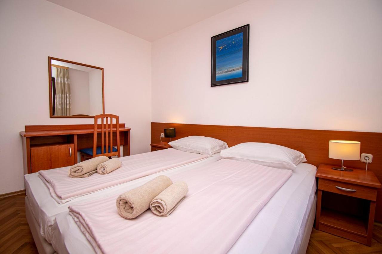 Holiday Apartment 50M From The Beach Pjescana Uvala Exteriör bild