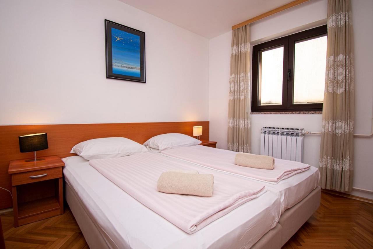 Holiday Apartment 50M From The Beach Pjescana Uvala Exteriör bild
