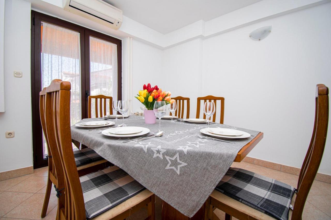 Holiday Apartment 50M From The Beach Pjescana Uvala Exteriör bild