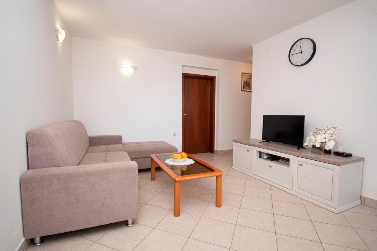 Holiday Apartment 50M From The Beach Pjescana Uvala Exteriör bild