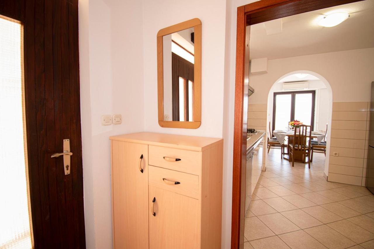 Holiday Apartment 50M From The Beach Pjescana Uvala Exteriör bild
