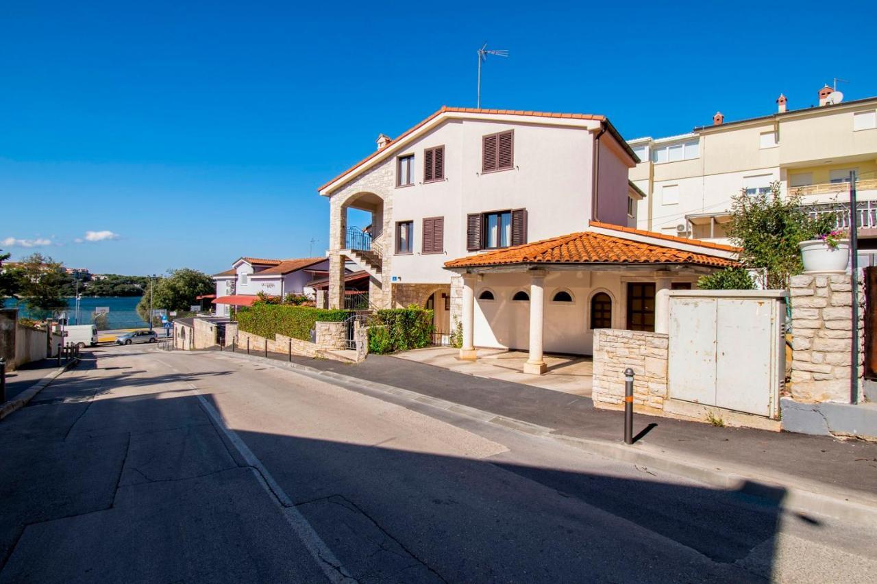 Holiday Apartment 50M From The Beach Pjescana Uvala Exteriör bild