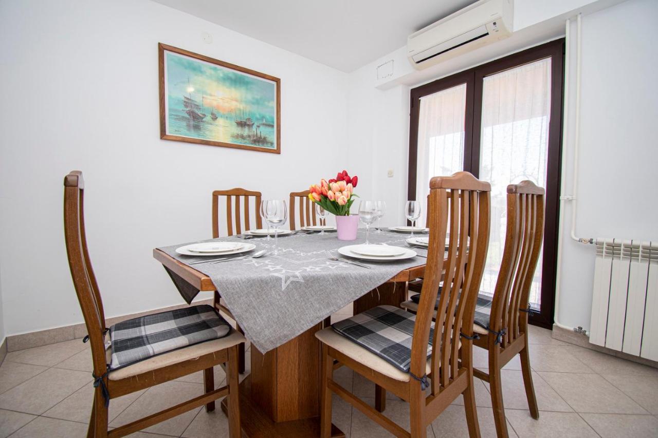 Holiday Apartment 50M From The Beach Pjescana Uvala Exteriör bild