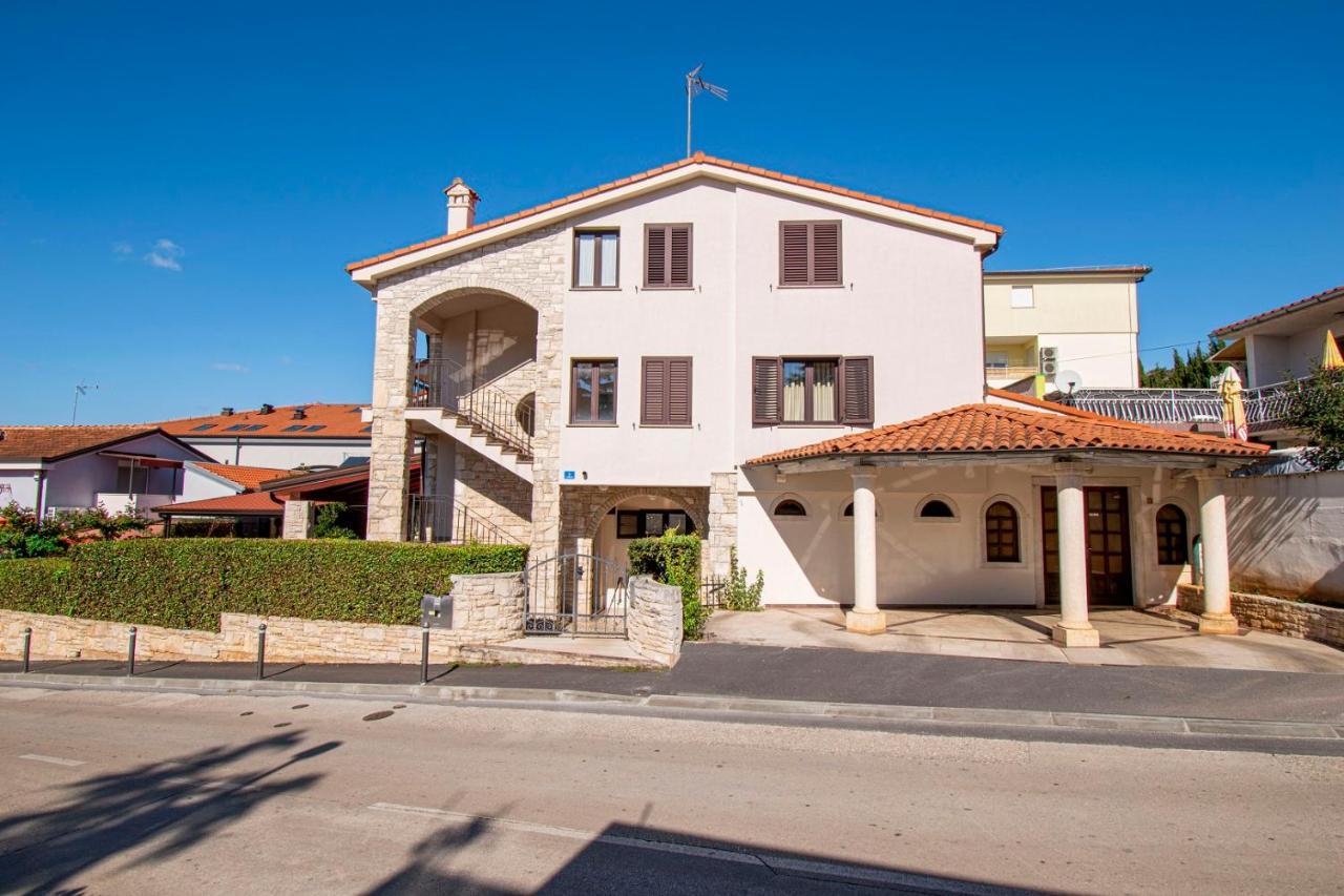 Holiday Apartment 50M From The Beach Pjescana Uvala Exteriör bild