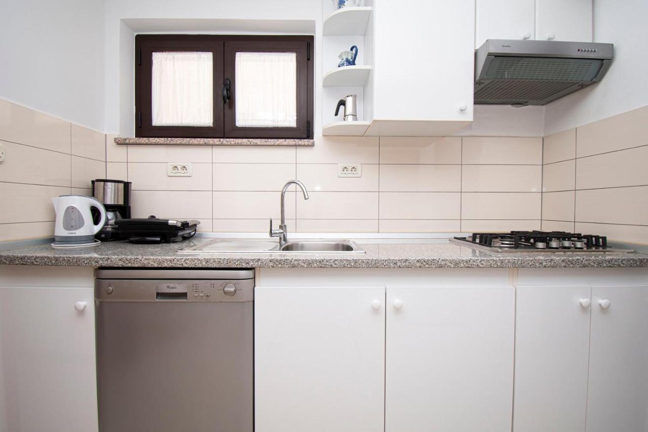 Holiday Apartment 50M From The Beach Pjescana Uvala Exteriör bild