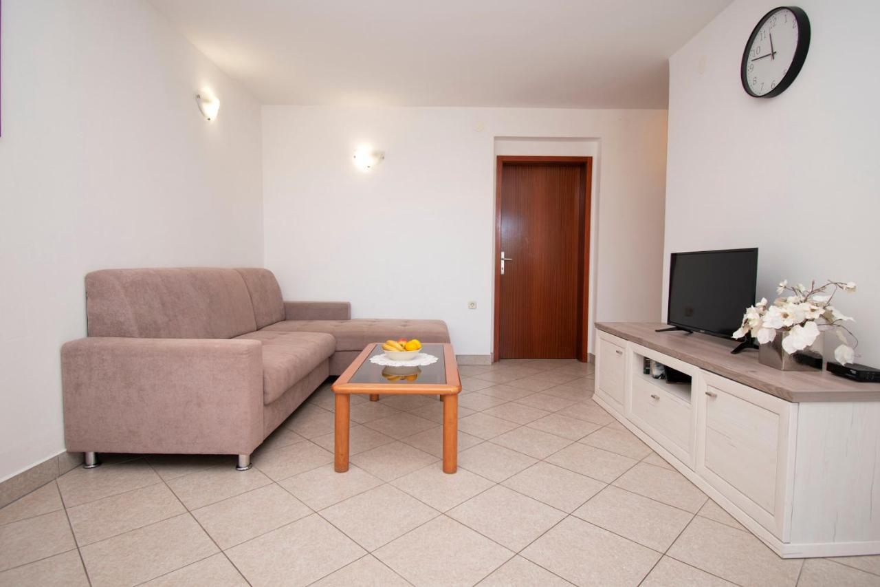 Holiday Apartment 50M From The Beach Pjescana Uvala Exteriör bild