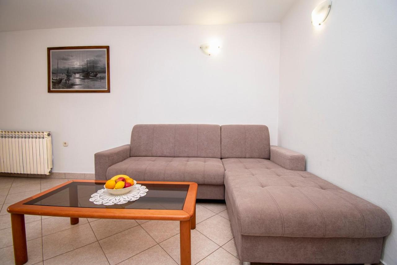 Holiday Apartment 50M From The Beach Pjescana Uvala Exteriör bild